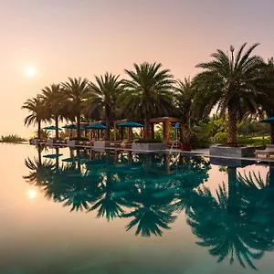 https://radisson-blu-resort-cam-ranh.nhatrangbesthotels.com
